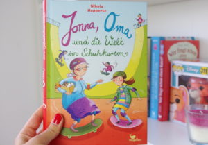 Read more about the article [Rezension] Jonna, Oma und die Welt im Schuhkarton