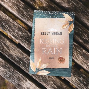 Read more about the article [Rezension] Kissing in the Rain – Kelly Moran