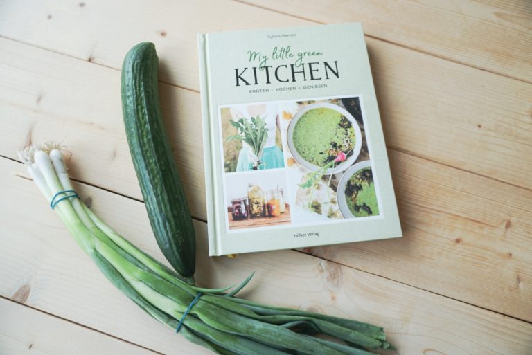 Read more about the article [Buchtipp] My little green kitchen – Ernten, kochen, genießen – Sylwia Gervais