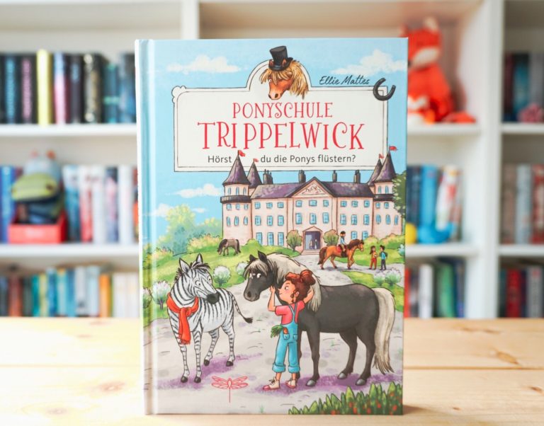 Read more about the article [Rezension] Ponyschule Trippelwick – Hörst du die Ponys flüstern?