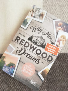 Read more about the article [Rezension] Redwood Dreams – Es beginnt mit einem Lächeln – Kelly Moran